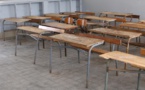 Sévère pénurie de tables-bancs au lycée Charles de Gaulle Sévère pénurie de tables-bancs au lycée Charles de Gaulle