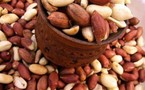 Découverte: La fine pellicule rouge de l’arachide prévient les crises cardiaques, cancers et AVC !