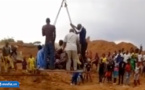 Thierno Alassane Sall médusé par la grue faisant traverser les populations de Sinthiou Garba