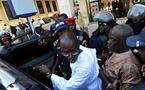 Place de l'Indépendance: Cheikh Bamba Dièye brutalisé sauvagement par les policiers