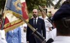 Au Sénégal, Edouard Philippe rend un sabre et vend des missiles