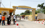 Des étudiants de Saint-Louis à Dakar ont assiégé la mairie, ce lundi.