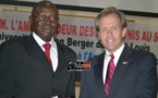 Visite de SEM Lewis Lukens à l’UGB, le recteur de l’UGB salue la qualité de la relation sénégalo-américaine.