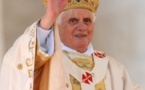 Les cardinaux entament le processus de succession de Benoît XVI.