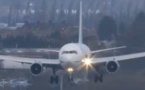 Un avion de la Malaysia Airlines s'écrase à la frontière entre l'Ukraine et la Russie avec à bord 280 passagers et 15 membres d'équipage