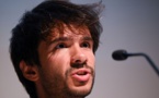 Urgent : Me Juan Branco se présente à la conférence de presse des avocats de Sonko à Dakar