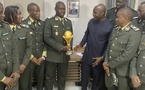 Rebeuss : La Fédération Sénégalaise de Football présente le trophée de la CAN aux détenus