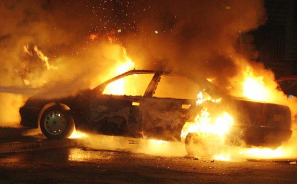 URGENT: Un taxi prend feu aux abords du pont Faidherbe.
