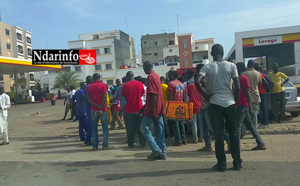 YOFF : rage des taximans après l'assassinat de leur collègue ( vidéo)