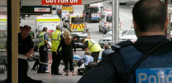 Une voiture fonce dans la foule à Melbourne
