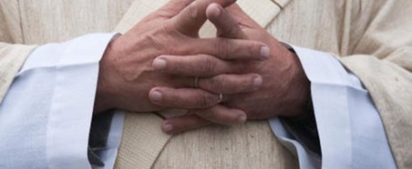 Un prêtre français condamné pour viols sur mineurs sénégalais demande révision de son procès