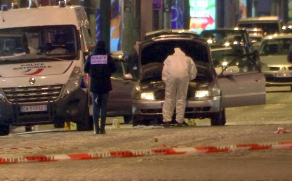 Fusillade sur les Champs-Elysées: un policier tué, l’EI revendique l’attaque