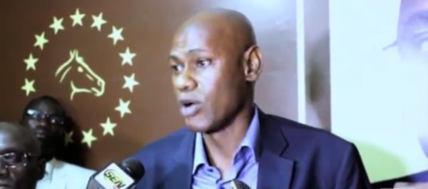 Youssou Touré ravale (encore) son vomi : "«Comme le disait Youssou Ndour, mon chanteur préféré, nul n’est infaillible. Je reconnais avoir émis des propos discourtois envers le Président Macky Sall "