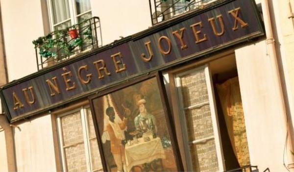 Retrait d'une enseigne "raciste" à Paris