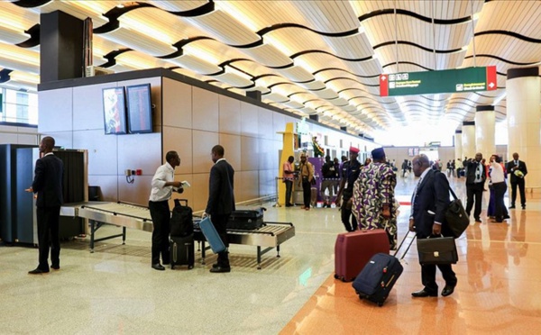 Enquête – Tout ce qu’il faut savoir sur le grand bordel à l’aéroport AIBD …
