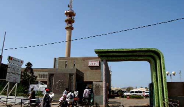 Un homme armé fait irruption dans les locaux de la RTS