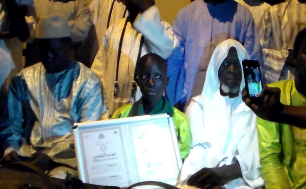 LOUGA: Accueil triomphal nocturne au surdoué coranique Moustapha DIA ( vidéo)