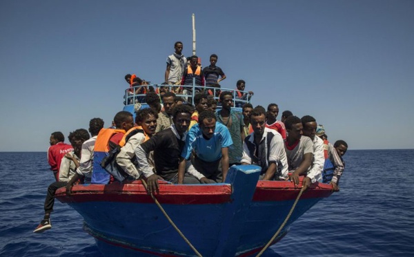 Une pirogue transportant des migrants échoue à la porte du Millénaire