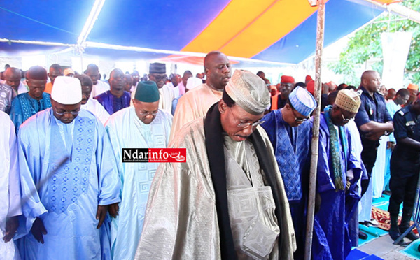 Maggal des 2 raaka : le discours de Serigne Mame Mor MBACKE, la prière dans le palais du Gouverneur, la grosse affluence … (vidéo)