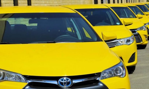 Un jeune Saint-Louisien lance une nouvelle application pour réserver un taxi