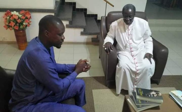 Ousmane Sonko chez Monseigneur Benjamin Ndiaye pour...