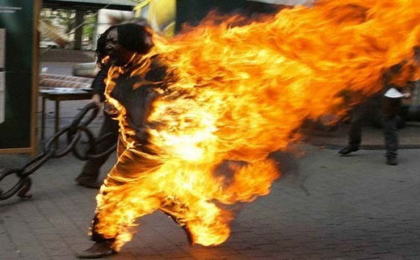 Un ex-militaire tente de s'immoler par le feu