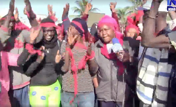Des agents du nettoiement en brassards rouges : « Ils refusent de nous payer nos salaires alors qu’ils viennent de dépenser des millions pour un concert de Wally SECK »
