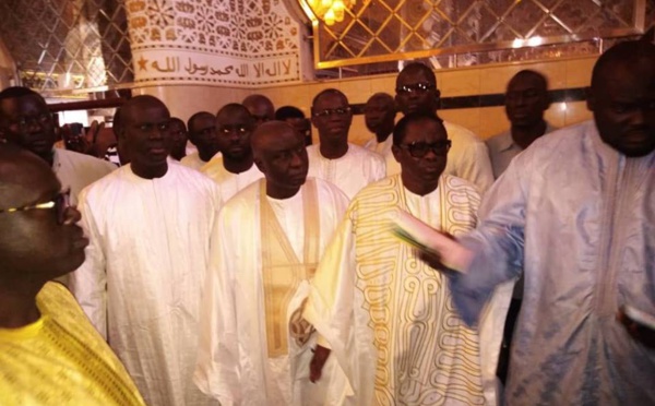 Vidéo - Idy est arrivé à Touba avec Gackou, Pape Diop, Thierno Bocoum...pour recueillir les prières du Khalife général