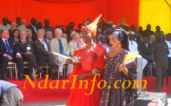 [PHOTOS] Les Signares défilent devant le Président Wade à l'inauguration du Pont Faidherbe