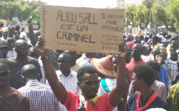 AAR LUNU BOKK : la Forte mobilisation à la place de la Nation (vidéo)