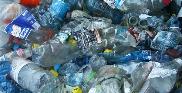 La loi sur le plastique sera appliquée "dans toute sa rigueur" ( ministre)