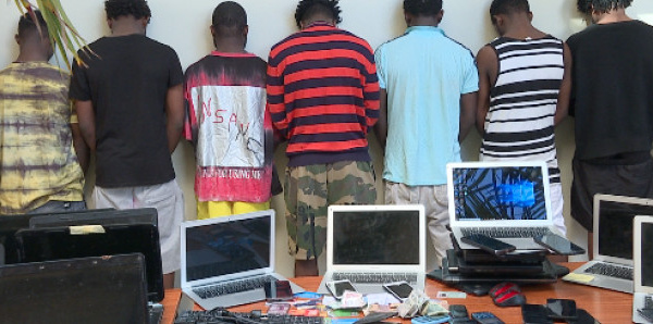 Cybercriminalité : 18 Nigérians arrêtés à Ouakam avec chacun une vingtaine d’identités