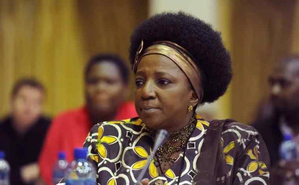 «Vous ne trouverez jamais des blancs qui portent nos cheveux», dit Marah Louw