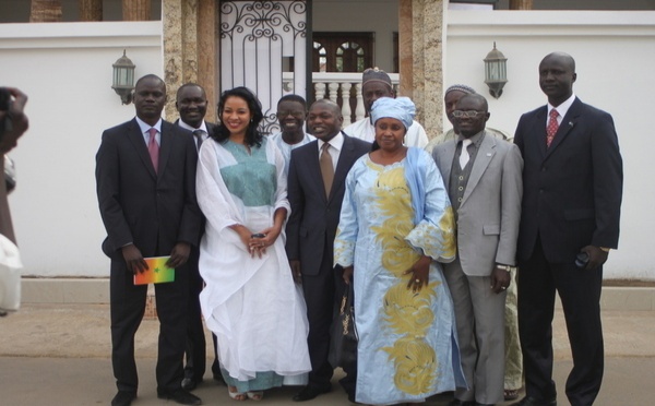 [Photos] Présidentielle 2012: Rewmi a déposé la candidature de Idrissa Séck