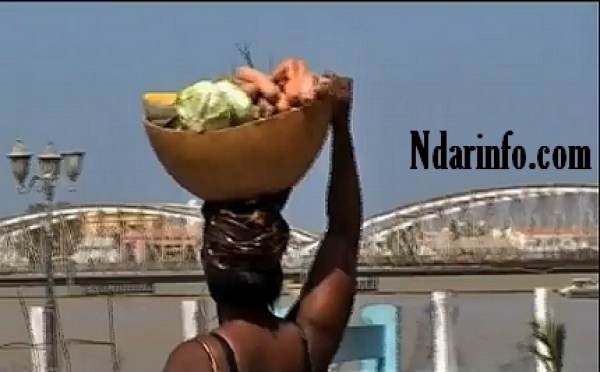 VIDEO: Edouard Valfroy chante le Thiébou djeune de Ndar( avec Golbert et Marie Madeleine)