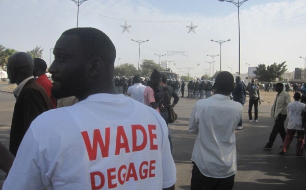Place de l’Obélisque – cinq blessés dont un mort tué par le camion "dragon" de la police