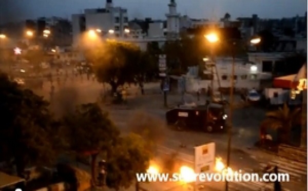 [ VIDEO ] Le camion " DRAGON '" qui fonce sur les manifestants