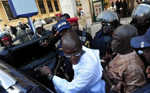 Place de l'Indépendance: Cheikh Bamba Dièye brutalisé sauvagement par les policiers