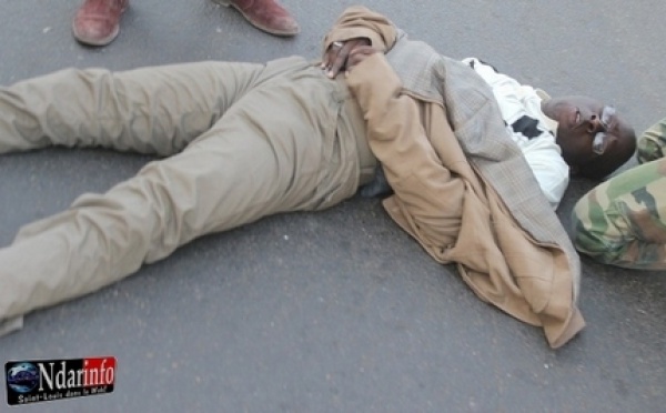 Video Choc| Le maire de Saint-Louis s'évanouit et se couche à même le sol