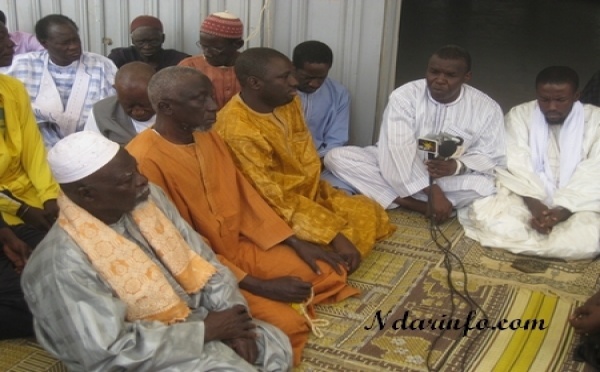 Saint-Louis : Me Ousmane Ngom offre mille mètres carrés de tapis à la grande mosquée mouride de Léona