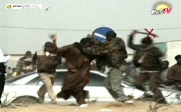  [ VIDEO ] Rond point poste Thiaroye: Affrontement entre les partisans de Macky et de Wade