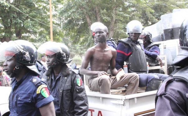 Flash info: Trafic de cartes au CEM Télémaque Sow : La Police vient d'interpeller un individu