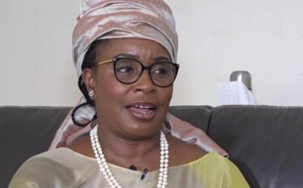 Ndèye Fatou Ndiaye Blondin : ” On doit diminuer le budget de la présidence pour payer les dettes de la Senelec”