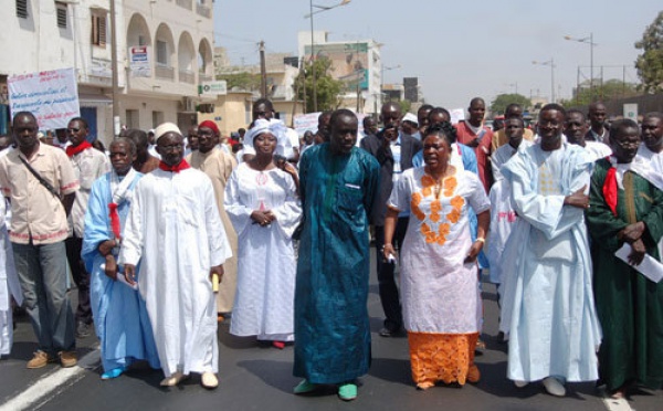 Saint-Louis : des Maliens marchent pour un retour de la paix chez eux