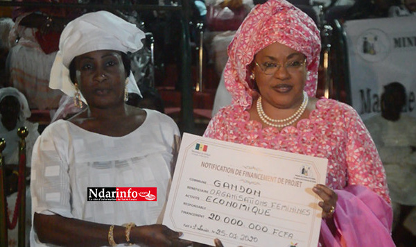 AUTONOMISATION DE LA FEMME : Ndèye Saly Diop DIENG remet 100 millions FCFA et des équipements de productions aux GPF de Saint-Louis (vidéo)