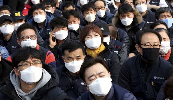 Touchée par le coronavirus, la France s'organise pour prévenir la propagation de la maladie