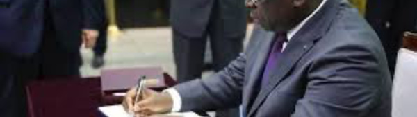 Loi d’habilitation: Macky signe l’interdiction de tout licenciement