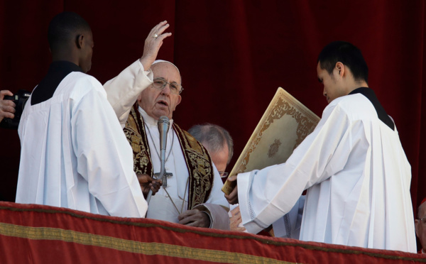 Covid-19 : le pape François appelle à "ne pas céder à la peur" à la veille de Pâques