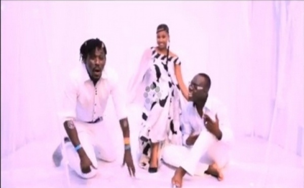 Nouveau clip: Abdou Guité feat Pape Thiopet "Jëlël sa ndjël"