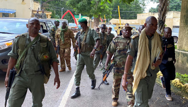 Mali: la junte propose une transition de trois ans dirigée par un militaire